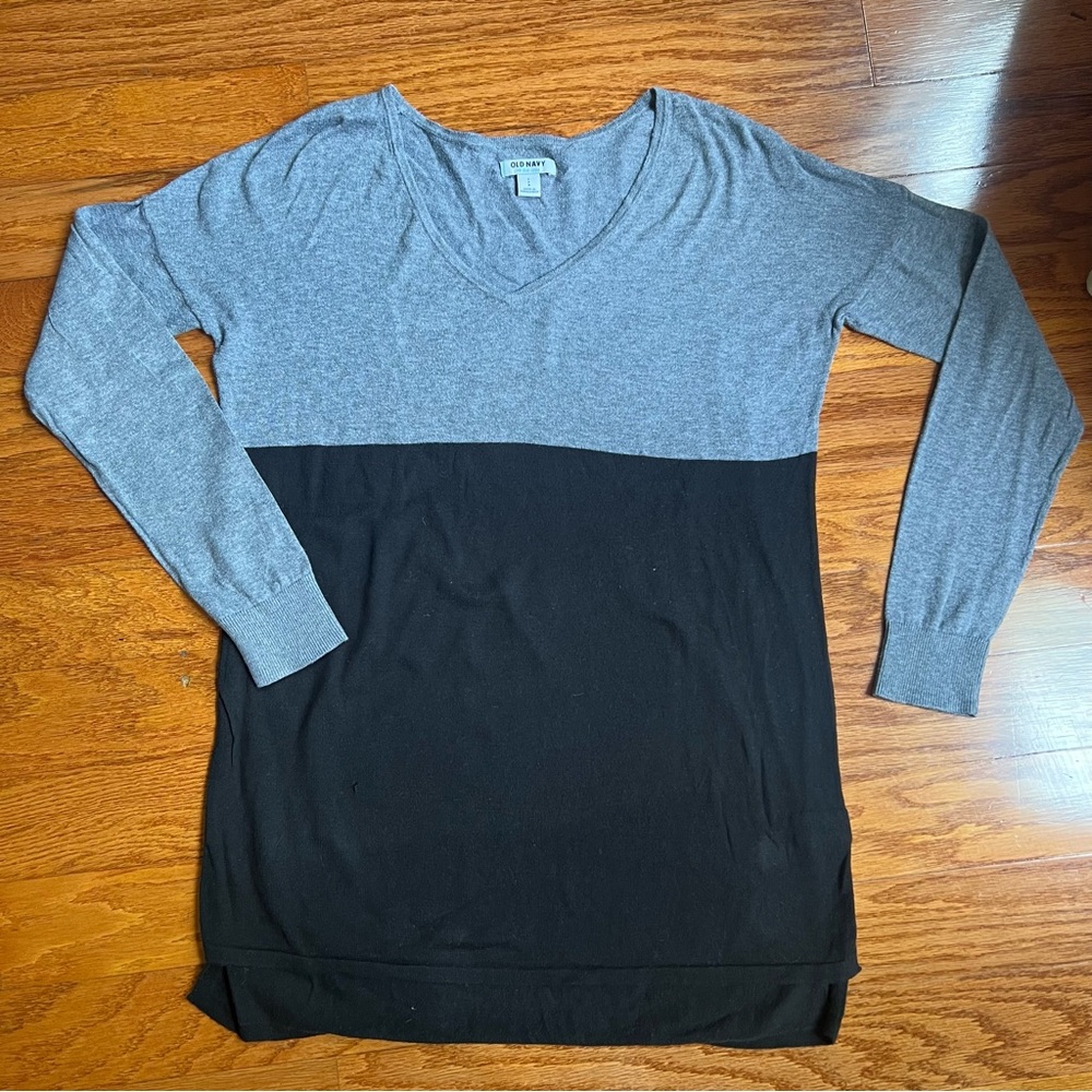 Old Navy woman’s small gray and black V neck sweater.